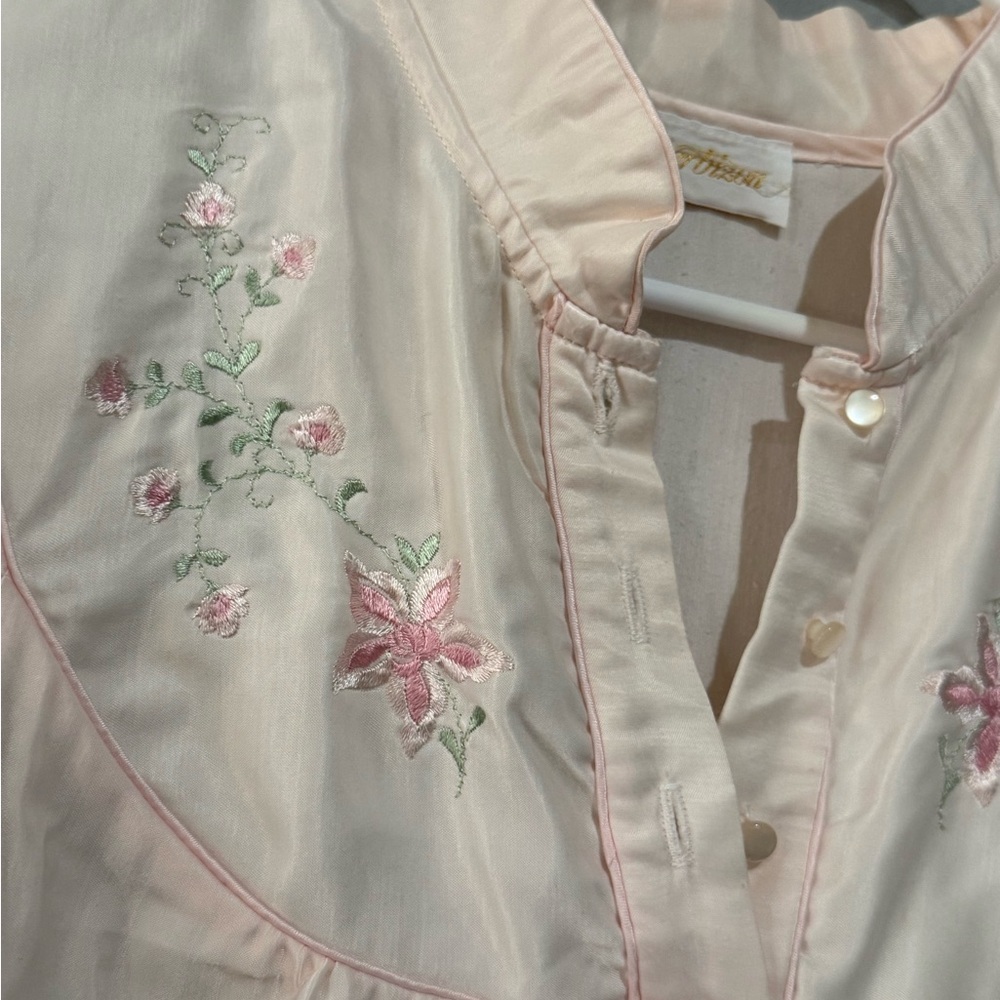 Vintage Barbizon Chic pink grandma nightgown Chemise with Floral Embroidery - Picture 4 of 8